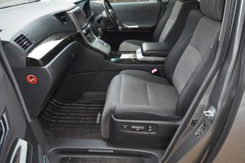 Toyota Alphard 2.4 Hybrid SR 4WD - Service History
