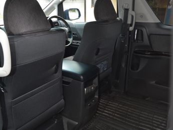 Toyota Alphard 2.4 Hybrid SR 4WD - Service History