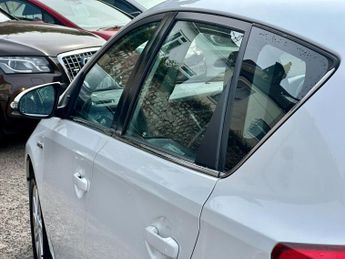 Toyota Auris 1.8 VVT-h Icon CVT Euro 5 (s/s) 5dr