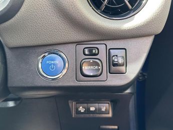 Toyota Yaris 1.5 VVT-h Icon Tech E-CVT Euro 6 (s/s) 5dr