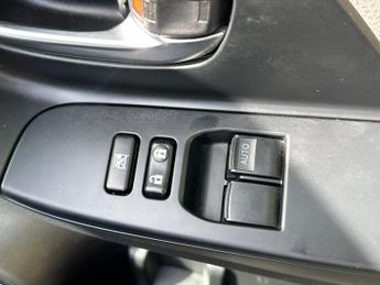 Toyota Yaris 1.5 VVT-h Icon Tech E-CVT Euro 6 (s/s) 5dr