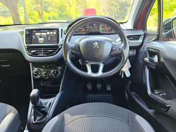 Peugeot 208 1.2 PureTech XS White Euro 6 5dr