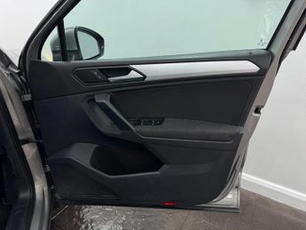 Volkswagen Tiguan 2.0 TDI SE Navigation DSG Euro 6 (s/s) 5dr