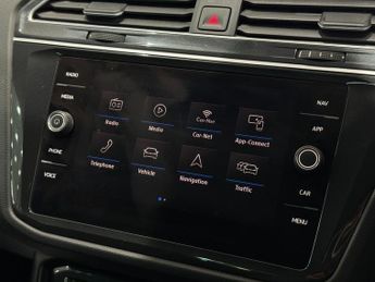Volkswagen Tiguan 2.0 TDI SE Navigation DSG Euro 6 (s/s) 5dr