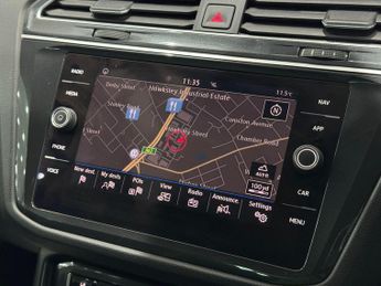 Volkswagen Tiguan 2.0 TDI SE Navigation DSG Euro 6 (s/s) 5dr