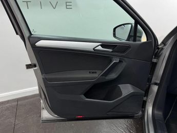 Volkswagen Tiguan 2.0 TDI SE Navigation DSG Euro 6 (s/s) 5dr