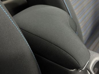 Nissan Leaf 39kWh N-Connecta Auto 5dr