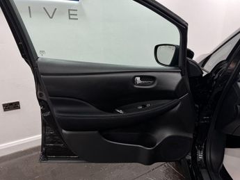 Nissan Leaf 39kWh N-Connecta Auto 5dr