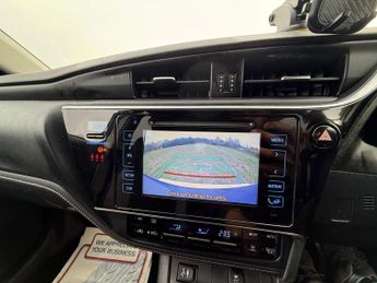 Toyota Auris 1.8 VVT-h Design Hatchback 5dr Petrol Hybrid CVT Euro 6 (s/s) (1