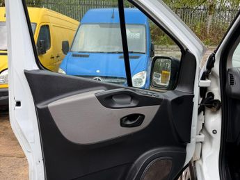 Renault Trafic 1.6 dCi 27 Business+ Panel Van 5dr Diesel Manual SWB Standard Ro
