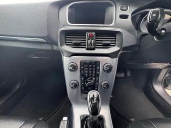 Volvo V40 Cross Country 2.0 D3 Pro Auto Euro 6 (s/s) 5dr
