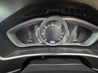 Volvo V40 Cross Country 2.0 D3 Pro Auto Euro 6 (s/s) 5dr