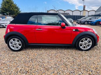 MINI Convertible 2.0 Cooper D Auto Euro 5 2dr