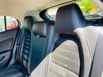 Mercedes-Benz GLA 1.6 GLA180 Urban Edition 7G-DCT Euro 6 (s/s) 5dr