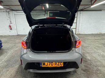 Toyota Corolla 1.8 VVT-h Design CVT Euro 6 (s/s) 5dr