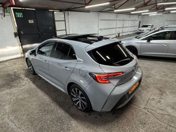 Toyota Corolla 1.8 VVT-h Design CVT Euro 6 (s/s) 5dr