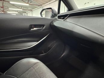 Toyota Corolla 1.8 VVT-h Design CVT Euro 6 (s/s) 5dr