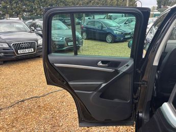 Volkswagen Tiguan 2.0 TDI BlueMotion Tech Match DSG 4WD Euro 5 (s/s) 5dr