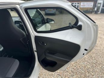 Toyota AYGO 1.0 VVT-i x-trend Funroof x-shift Euro 6 5dr