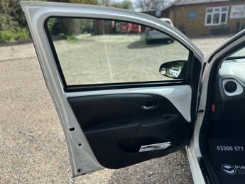 Toyota AYGO 1.0 VVT-i x-trend Funroof x-shift Euro 6 5dr