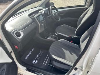 Toyota AYGO 1.0 VVT-i x-trend Funroof x-shift Euro 6 5dr