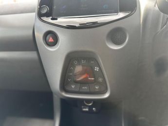 Toyota AYGO 1.0 VVT-i x-trend Funroof x-shift Euro 6 5dr