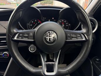 Alfa Romeo Giulia 2.2 TD Lusso Ti Auto Euro 6 (s/s) 4dr