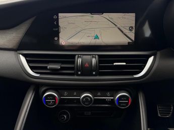 Alfa Romeo Giulia 2.2 TD Lusso Ti Auto Euro 6 (s/s) 4dr