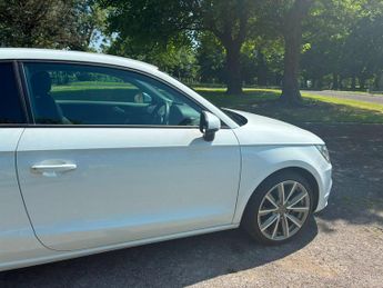 Audi A1 1.4 TFSI Sport Hatchback 3dr Petrol S Tronic Euro 5 (s/s) (122 p