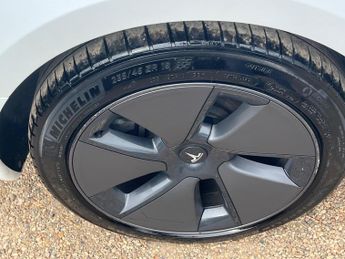 Tesla Model 3 (Dual Motor) Long Range Auto 4WDE 4dr