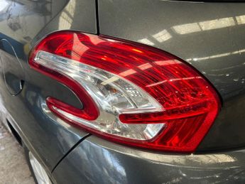 Peugeot 208 1.2 VTi PureTech Style Hatchback 5dr Petrol Manual Euro 6 (82 ps