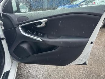 Volvo V40 1.6 D2 SE Euro 5 (s/s) 5dr