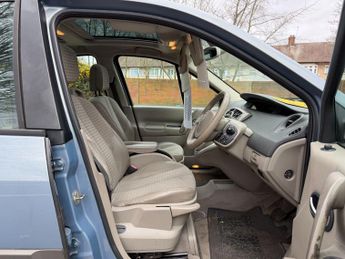 Renault Grand Scenic 2.0 VVT Privilege MPV 5dr Petrol Automatic (205 g/km, 136 bhp)