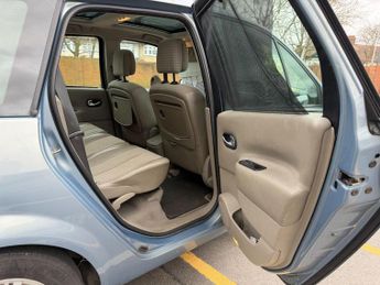 Renault Grand Scenic 2.0 VVT Privilege MPV 5dr Petrol Automatic (205 g/km, 136 bhp)