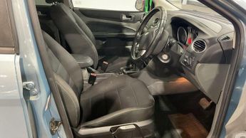 Ford Focus 1.6 Titanium 5dr
