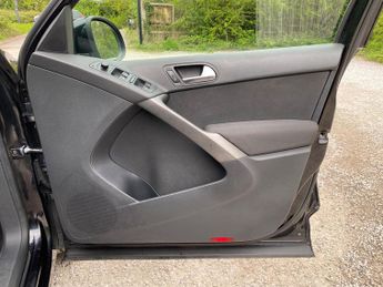 Volkswagen Tiguan 2.0 TSI Sport Auto 4WD Euro 4 5dr