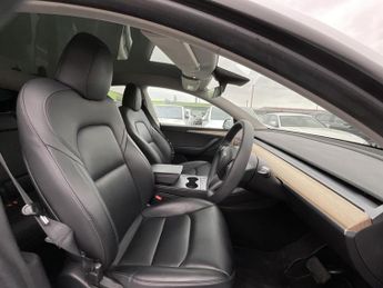 Tesla Model Y LONG RANGE AWD