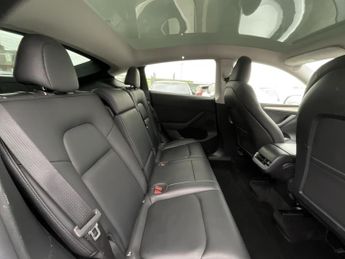 Tesla Model Y LONG RANGE AWD