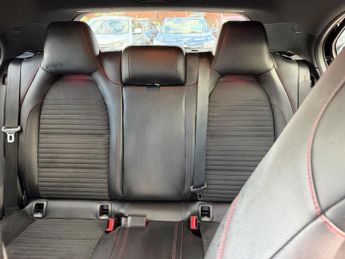 Mercedes-Benz A Class 2.1 A200d AMG Line (Premium) 7G-DCT Euro 6 (s/s) 5dr