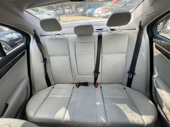 Mercedes-Benz C Class 2.1 C220 CDI BlueEfficiency Elegance Auto Euro 5 4dr