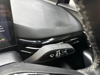 MG MG4 64kWh Trophy Long Range Auto 5dr