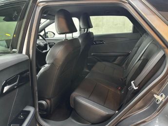 MG MG4 64kWh Trophy Long Range Auto 5dr