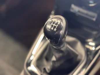 Ford Fiesta 1.0T EcoBoost Titanium Euro 5 (s/s) 5dr