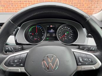 Volkswagen Passat 1.4 TSI 13kWh GTE DSG Euro 6 (s/s) 4dr