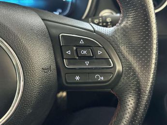 MG MG HS 1.5 T-GDI 16.6kWh Exclusive Auto Euro 6 (s/s) 5dr