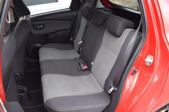 Toyota Yaris 1.5 VVT-h Icon E-CVT Euro 6 5dr