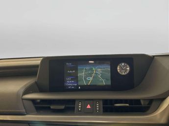 Lexus ES 2.5 300h Saloon 4dr Petrol Hybrid E-CVT Euro 6 (s/s) (218 ps)