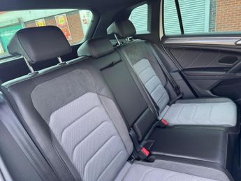 Volkswagen Tiguan 2.0 BiTDI R-Line Tech DSG 4Motion Euro 6 (s/s) 5dr