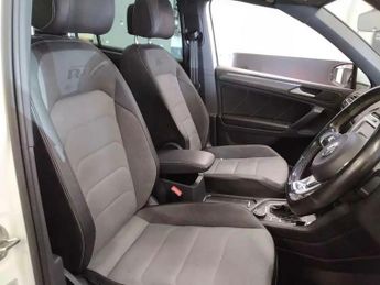 Volkswagen Tiguan 2.0 BiTDI R-Line Tech DSG 4Motion Euro 6 (s/s) 5dr