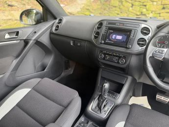 Volkswagen Tiguan 2.0 TDI BlueMotion Tech R-Line DSG 4WD Euro 5 (s/s) 5dr
